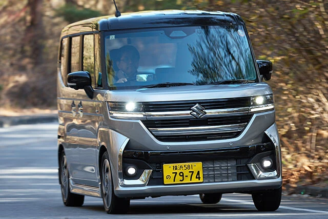 全車にマイルドハイブリッドを搭載する3代目スペーシア。写真は好調な販売を支えるカスタム