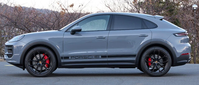 魅惑のデカボディのため取り回しに気を使う。狭い道やコインパーキングなどではヒヤヒヤした