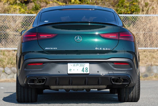 マフラーは問答無用の4本出し。男心を刺激するエキサイティングな音がタマらない