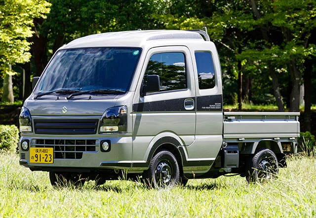 第9位【シン・軽トラ】スズキ「スーパーキャリイXリミテッド」昨年追加された特別仕様車。今年4月に早くも改良を受けた。仕事だけでなく、遊びや趣味にガシガシ使える軽トラに仕上がっている