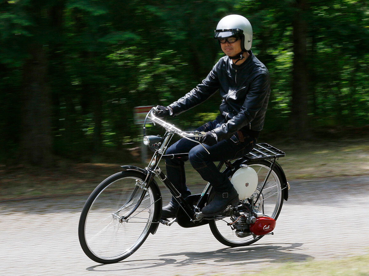 原チャリ（原動機付自転車）の原点!!ホンダ「F型カブ」試乗した青木氏いわく、「元祖・原チャリといえば、1952年に誕生し、爆売れしたホンダのF型カブしかありません。まさに伝説モデル！」