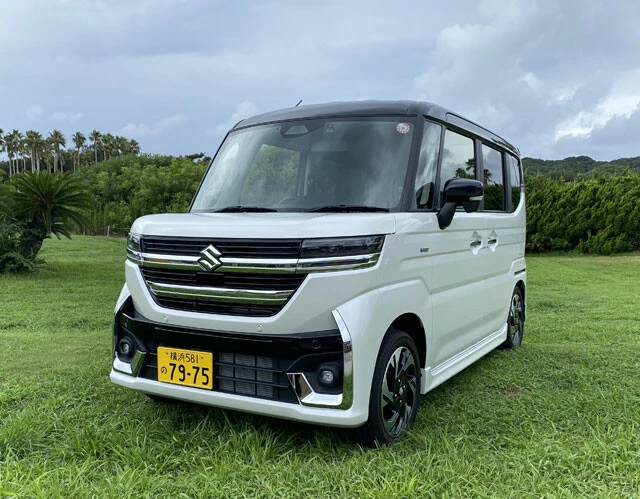 【大本命②】スズキ スペーシア　飛ぶように売れている3代目スペーシアカスタム。車両値引き目標8万円。納期2～3ヵ月。下取り価格の予想はAランク