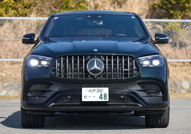 メルセデスAMG GLE63 S 4マチック+クーペ 価格:2420万円 AMGはフロントグリルが縦方向の格子状に。オラオラ系ミニバンもはだしで逃げ出す、無双フェイスに仕上がっている