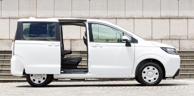 エアーのボディサイズは全長4310㎜×全幅1695㎜×全高1755㎜(4WDは1780㎜)