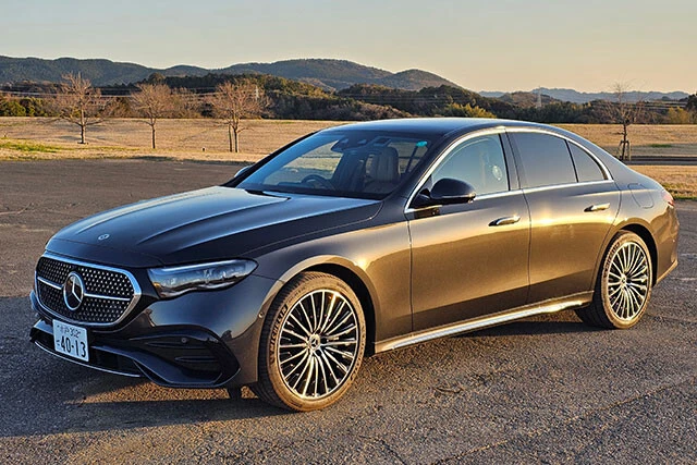 山本氏が試乗したメルセデス・ベンツの新型Eクラス。プラグインハイブリッドモデルで、お値段は988万円