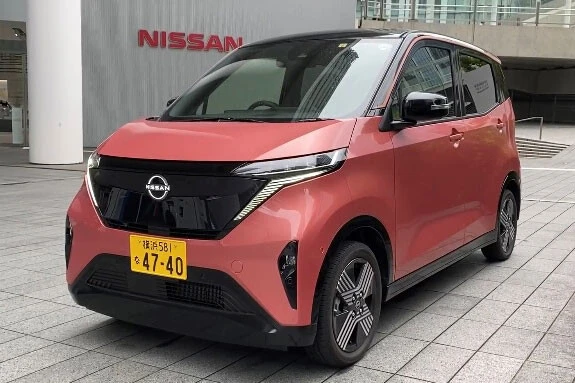 昨年度は国内EV販売で1位に輝いた日産サクラだが、上半期の販売は急失速。下請けイジメの影響を指摘する専門家も