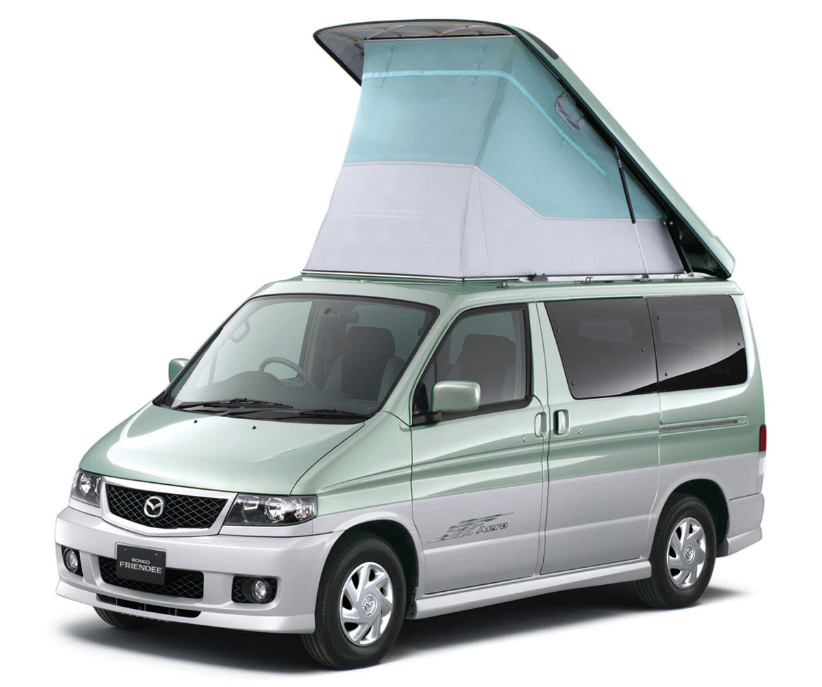 ルーフを跳ね上げると立派な屋根裏部屋が出現!