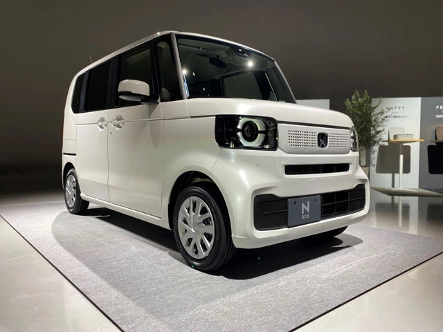 届け出済み未使用中古車が多いという新型の標準モデル