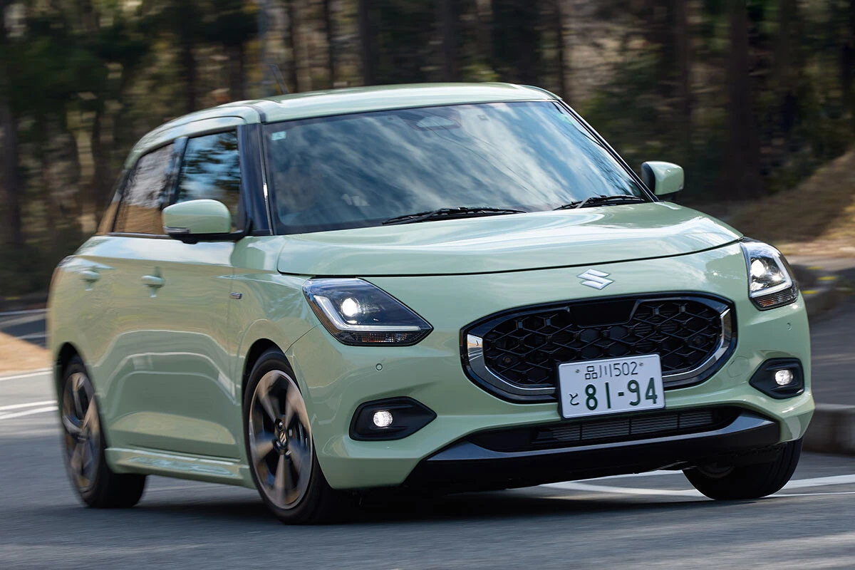 スズキ「スイフト」価格：172万7000～233万2000円／今回試乗したのはスイフトのハイブリッドMZ。ボディサイズは全長3860㎜×全幅1695㎜×全高1500㎜。車重950㎏。ホイールベースは2450㎜