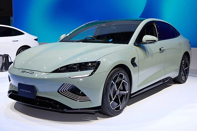 「テスラキラー」と呼ばれるBYDのグローバルセダンがこのシール。専門家の多くは日本市場での発売を6月後半と予想