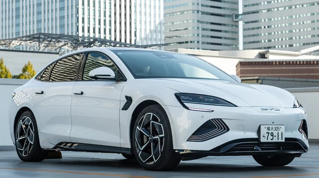 BYD シール 価格:528万~605万円 6月から日本市場での販売がスタートしたシールは、SUVのアットスリー、コンパクト型ハッチバックのドルフィンに続く、BYDの第3弾!