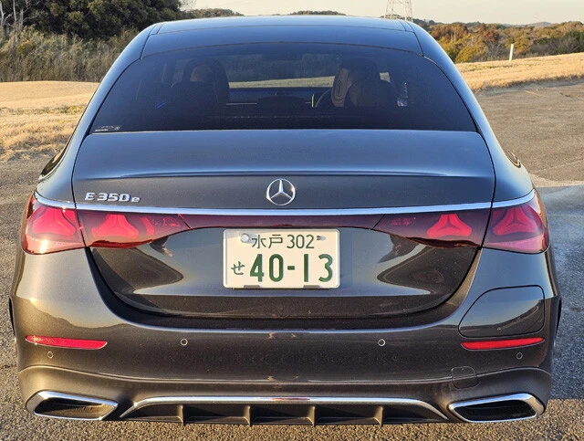 荷室容量は370リットル。リチウムイオンバッテリー搭載の関係でほかのモデルより容量は減る