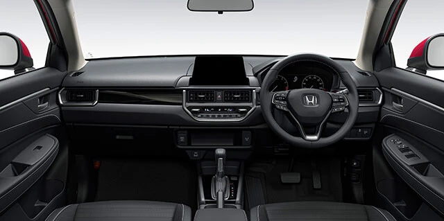 スイッチ類を中央に集約することで、操作性の高さを実現。上級モデルのハンドルは本革巻きに