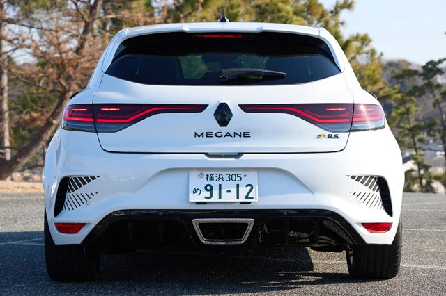 スポーツエキゾーストのサウンドは、無条件に男心をたぎらせるピカイチの仕上がり