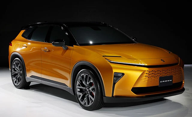 トヨタ「クラウンエステート」16代目クラウンの本命SUV。3月までに発売される予定。ちなみにこのエステート、17年前はクラウンワゴンの名前だった