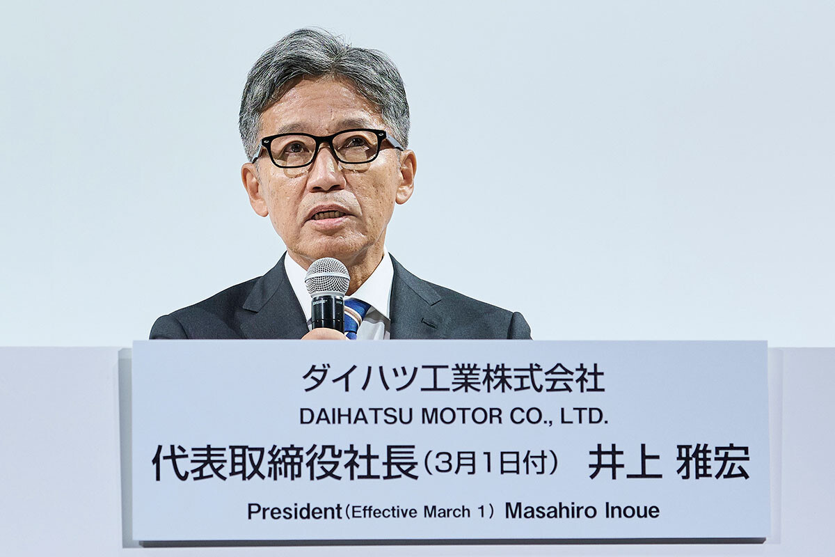 3月1日付けでダイハツ工業のトップに就任した、トヨタ出身の井上雅宏社長。4月8日の記者会見では、認証不正問題からの立て直し案や事業方針などを語った