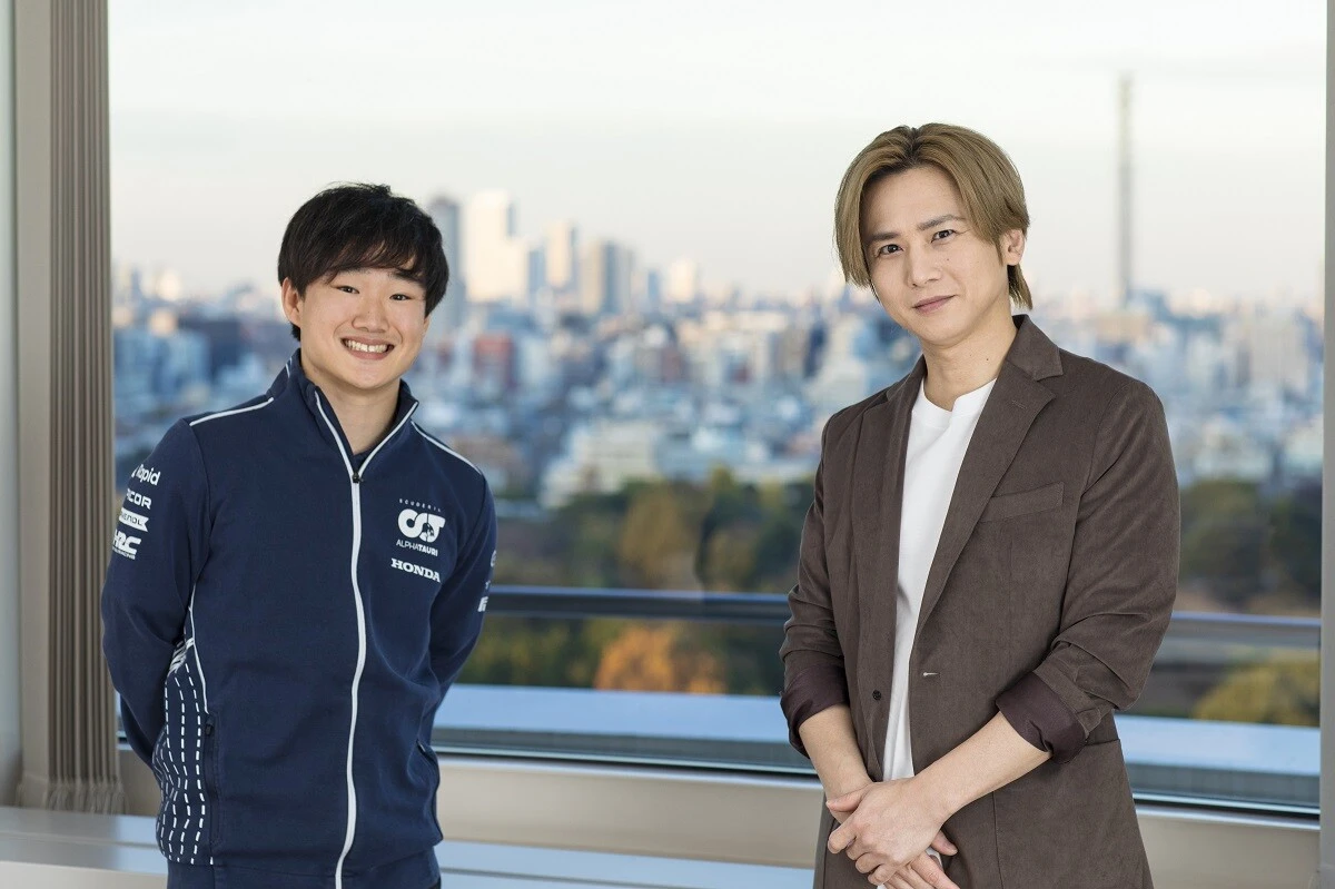 勝負の4年目を迎えるF1ドライバー角田裕毅と芸能界随一のF1ファン・堂本光一のスペシャル対談！「今年はトップチームにも伝わるような走りをしたい」