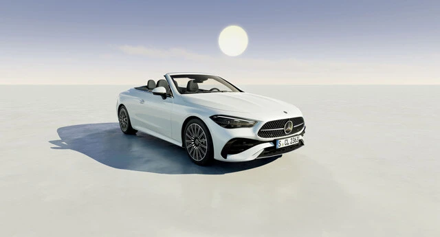 本革シートには熱対策の特殊コーティングが施され、後席にもヘッドエアバッグを用意