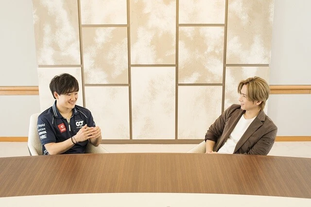 角田選手のデビューイヤーである2021年にもふたりは対談しているが、そのときはリモートだった。今回は東京・青山にあるHonda本社での対面での対談が実現した
