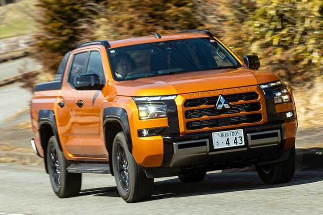 野獣フェイス爆誕！「三菱 トライトン」価格　498万800～540万1000円  一般道でも徹底チェック。牽引力などを重要視するラダーフレーム車なので、ワイルドな走りを想定していたら、まさかのSUV的な乗り味に衝撃