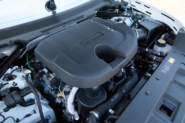 エンジンは3リットル直6ディーゼルターボに48Vマイルドハイブリッドを組み合わせる。ATは8速