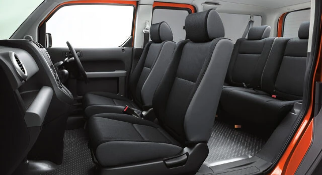 ヘビーデューティーな室内フロアもユニーク