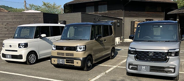 左からN‐BOX、N‐BOXジョイ、N‐BOXカスタム。この3台でシリーズ完成だと思うが、専門家筋からは「隠し玉のにおいがする……」