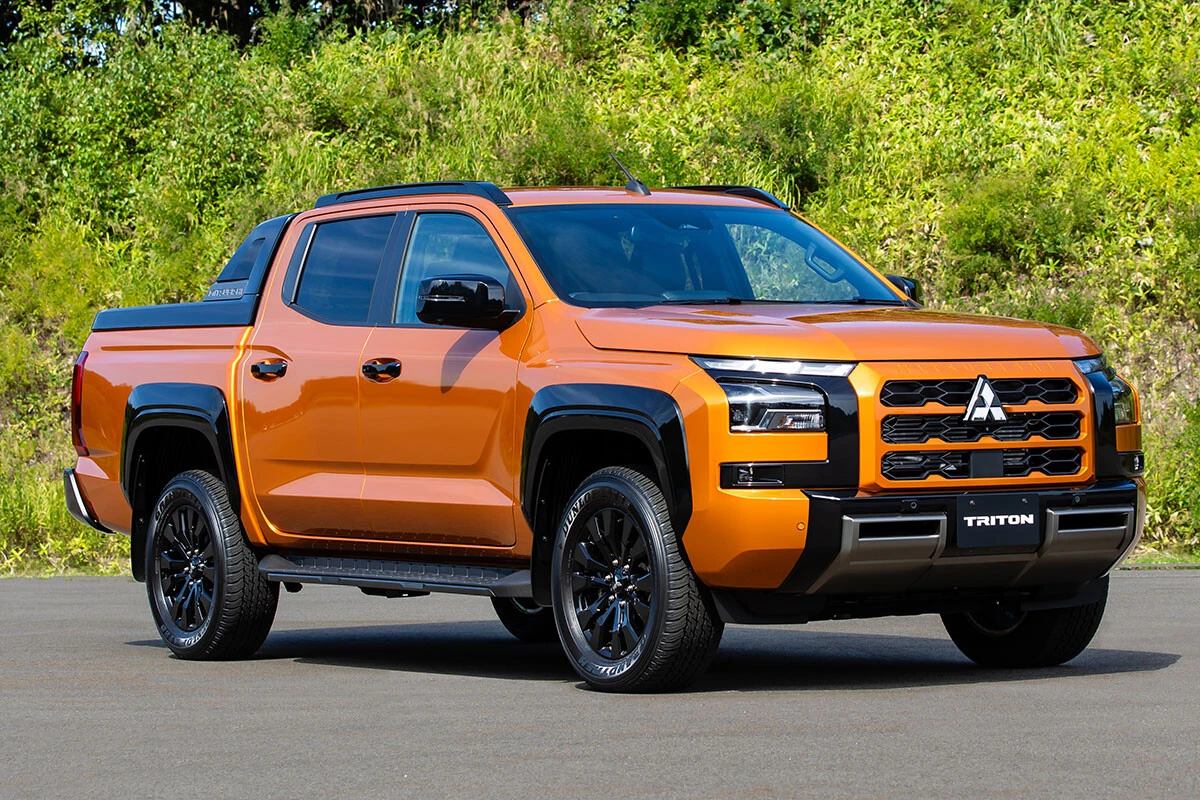 三菱「トライトン」価格 498万800～540万1000円。正式発売は2月15日。サイズは上級グレードが全長5360㎜×全幅1930㎜×全高1815㎜。車重は2140㎏。魅惑のワガママボディだ