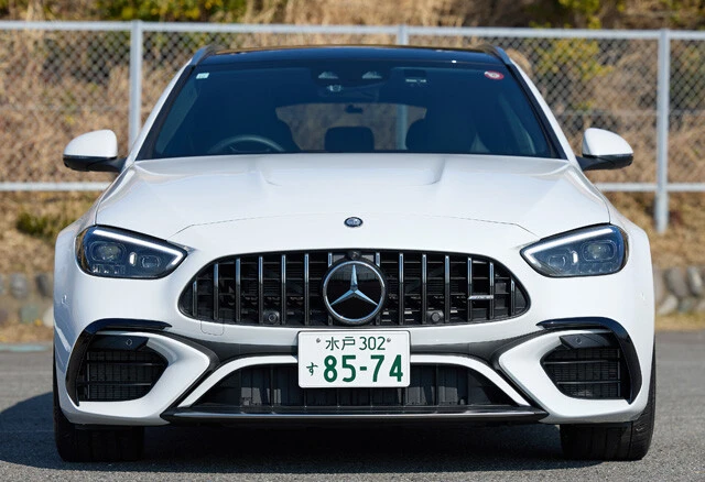 メルセデスAMG C63SEパフォーマンスステーションワゴン 価格:1711万円 AMGモデルらしいド迫力フェイス。ぶっちぎりのパフォーマンスを誇るが、ワゴンなので荷物もシッカリ積める
