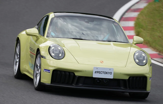 伝統の911らしさは一切崩さず、そこに未来を感じさせるディテールを巧みに融合。まさに進化するクラシック