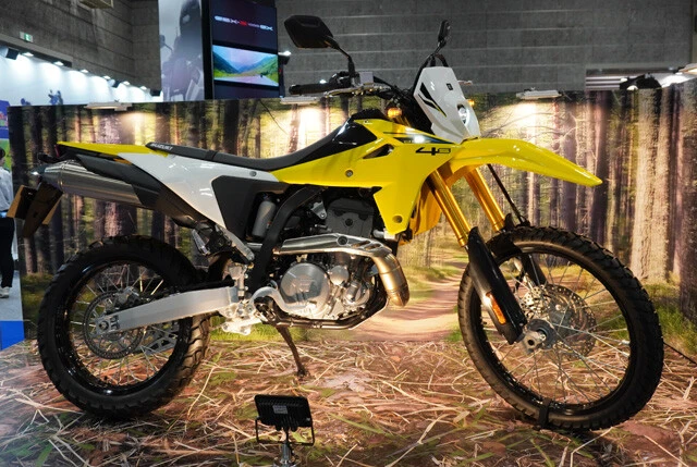 【推しバイク 第3位】スズキ DR-Z4S 日本初公開となり注目の的だったのがスズキのニューモデル2台