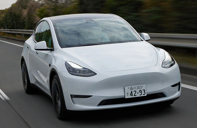 世界新車販売でトップを走るテスラの戦略車がこのモデルY。今年1月10日から日本でも大幅改良モデルの受注を開始。写真は改良前