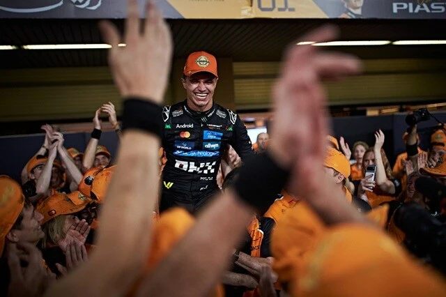 アブダビで3位に入り、F１参戦7シーズン目にして初タイトルを獲得したノリス。イギリス出身の26歳で2019年のデビュー以来、一貫してマクラーレンに所属する。チームメイトのピアストリはノリスと13ポイント差のランキング3位でシーズンを終えた