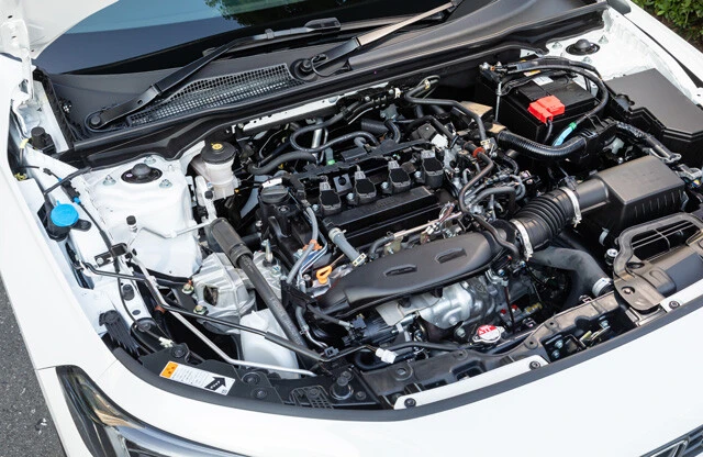 ほかの純ガソリン車と同じエンジンだが、RS専用にシッカリと磨き込まれている