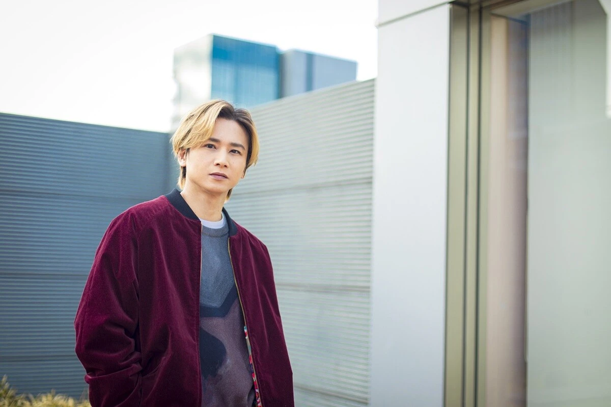 「角田選手がこれまで培った経験と実力がトップチームのレッドブルでどれだけ通用するのか、いちファンとして見てみたい」と語る堂本光一