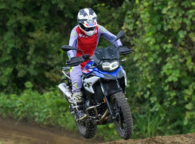 BMW　F 800 GS　オンロード寄りの快適性と軽快な操作性を両立したモデル。通勤も週末のツーリングも快適にこなしてくれる。価格138万５000円～