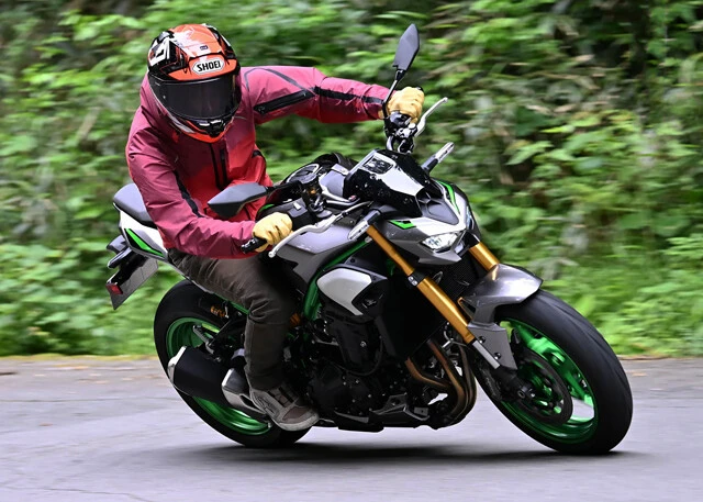 【第3位】カワサキ Z900SE 今年7月15日発売予定のカワサキのスーパーネイキッドがランクイン。やりすぎ認定されたZ900SEの価格は165万円
