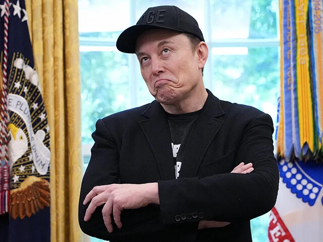 米国でテスラを支持してきたリベラル層が、イーロン・マスクCEOの言動に猛反発。購入回避や売却の動きが広がっているという