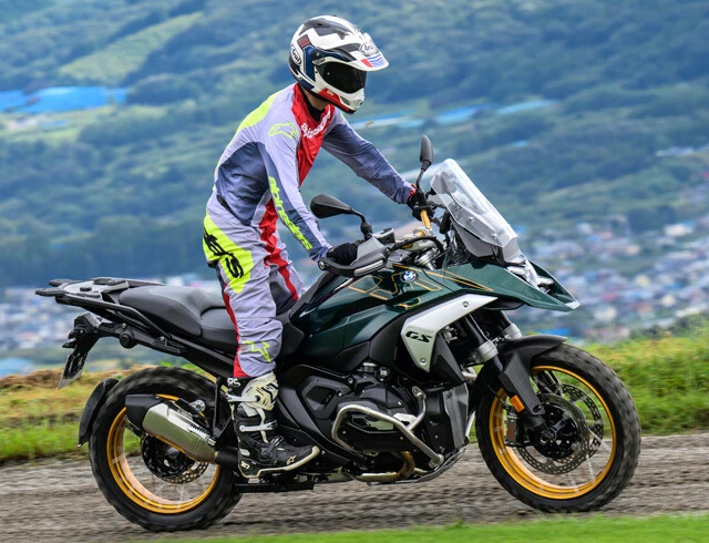 BMW　R 1300 GS　145馬力の空水冷ボクサーツインエンジンを搭載。スポーツ性能と快適性を高次元で融合。先進装備も充実している。価格285万円～