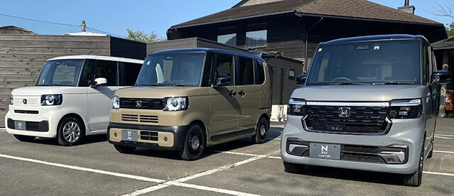 「ホンダ N‐BOXシリーズ」軽市場で無双状態を続けているN-BOX。左から標準、ジョイ、カスタム。シリーズの累計販売台数は250万台超
