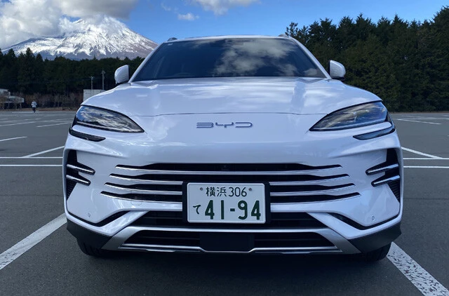 ボディサイズは全長4775mm×全幅1890mm×全高1670mm。堂々たるプロポーション。ちなみに最小回転半径は5.55m