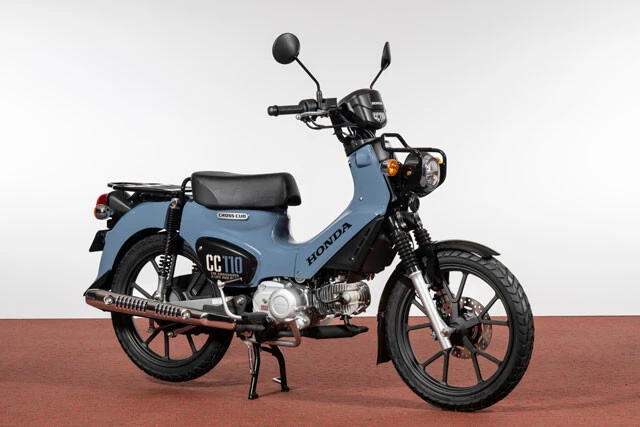 クロスカブ110 Lite　12月11日発売　価格：40万1500円　ベースの原付二種の価格は41万2500円