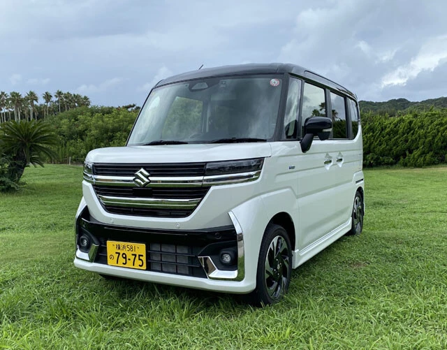 ●大本命カー3　スズキ スペーシア【価格】153万100～219万3400円　24年9月デビュー。販売店は「N‐BOXと比べるお客さまも少なくありません」とのこと。目標値引きは10万円