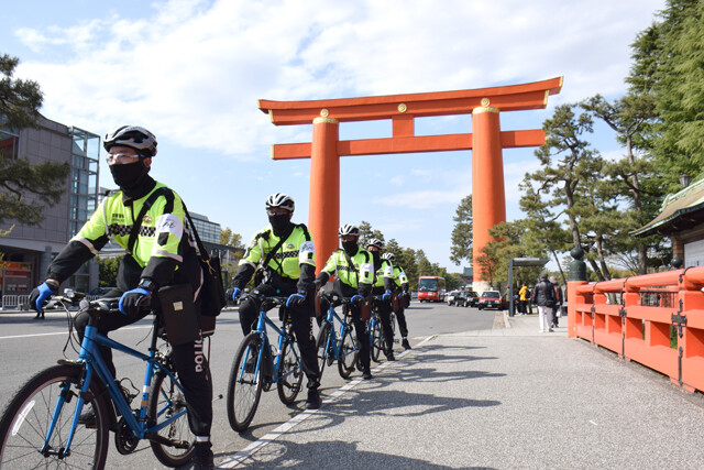 小路の多い京都でも、昨年、悪質自転車などを取り締まる京都府警の自転車チームが発足。1年間で1000件超を検挙