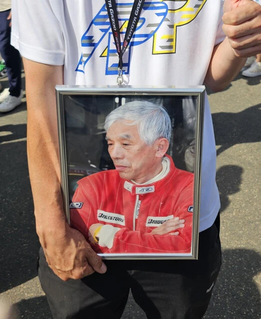 モリゾウの運転の師匠がトヨタのマスターテストドライバーだった故成瀬弘氏。ニュル近郊の交通事故で亡くなり、今年で15年となる