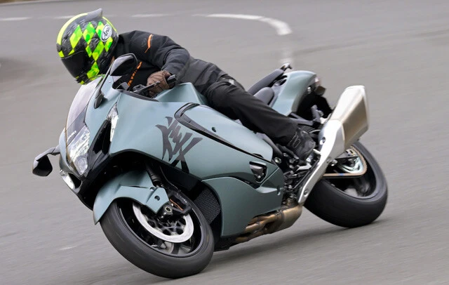 【第4位】スズキ ハヤブサ 昨年11月にアプデされたスズキの旗艦「隼」の2025年モデルは、カラーリングが大幅に変更された。価格は223万3000~228万8000円