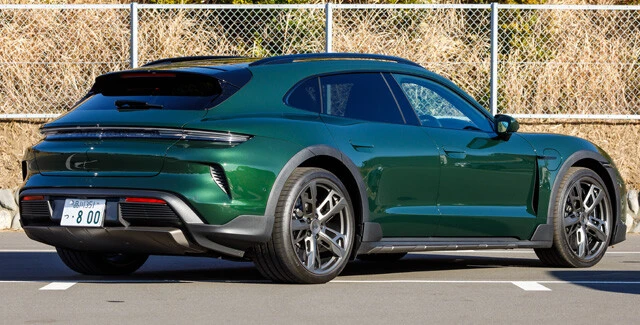 ボディサイズは全長4974㎜×全幅1967㎜×全高1412㎜。SUVタイプのEVだ