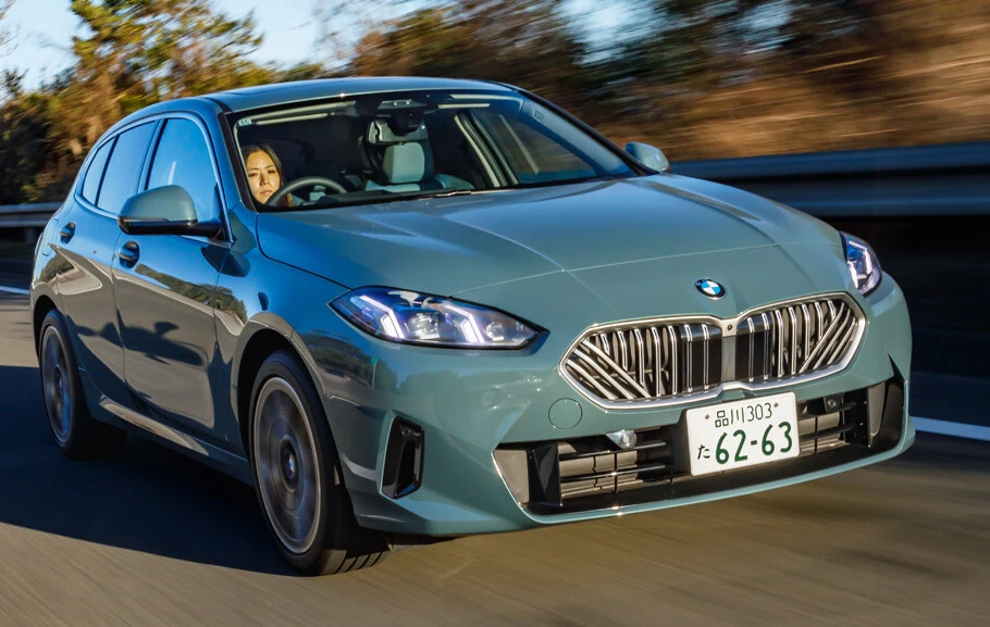 5年ぶりの全面改良でマイルドハイブリッド搭載つうわけで、公道チェック!!　小さな高級車！　BMWの4代目1シリーズの「走りの進化」