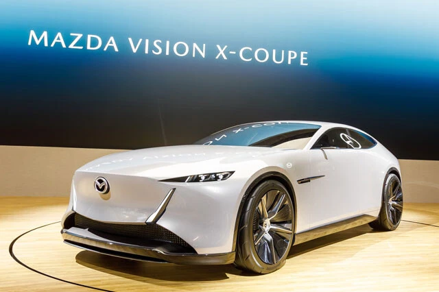 マツダ ビジョンクロスクーペマツダがジャパンモビリティショー2025で見せた革新モデルは、ロータリー＋4ドアクーペ。市販化の行方に注目！