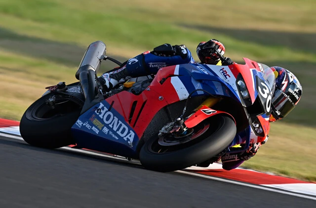 展示もレースも激アツのサーキットで特攻取材！　鈴鹿8耐2025で見えたホンダ・ヤマハ・スズキ"バイクの底力"